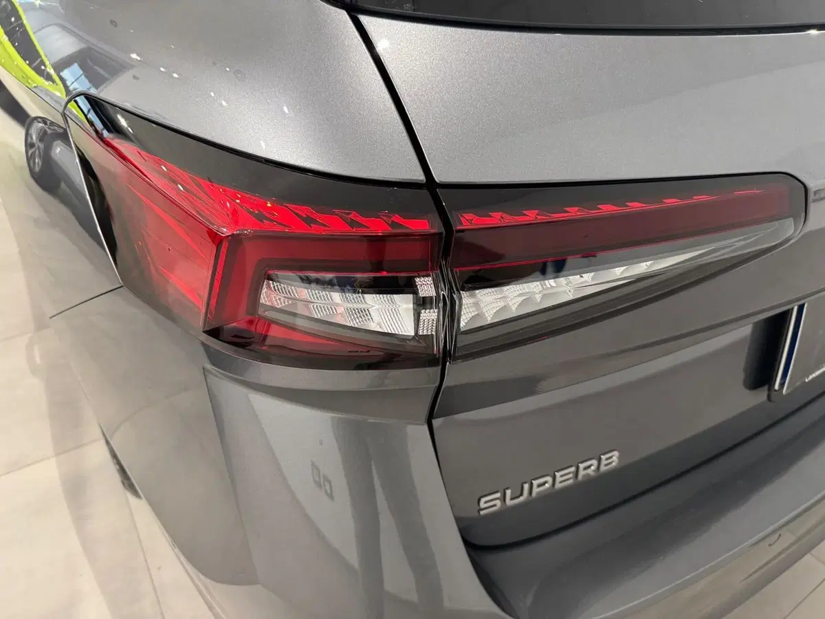 Skoda Superb usata a Varese (7)