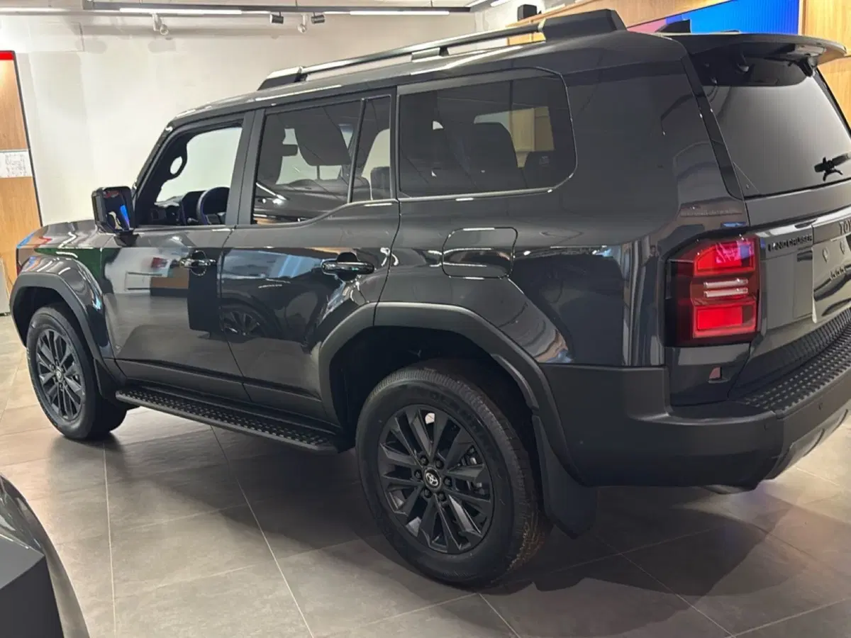 Toyota Land Cruiser nuova a Massa-Carrara (4)