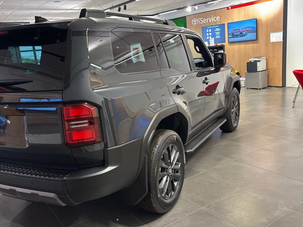Toyota Land Cruiser nuova a Massa-Carrara (6)