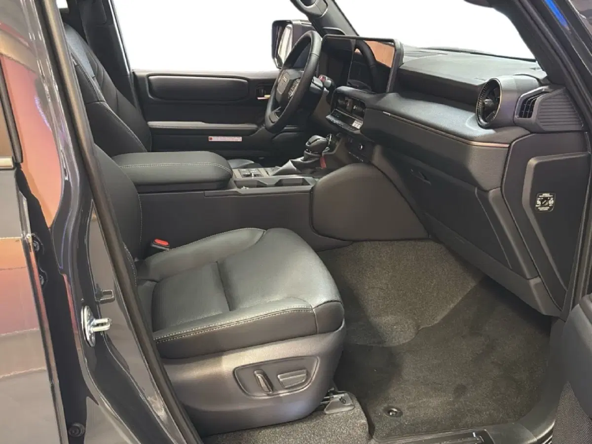 Toyota Land Cruiser nuova a Massa-Carrara (7)