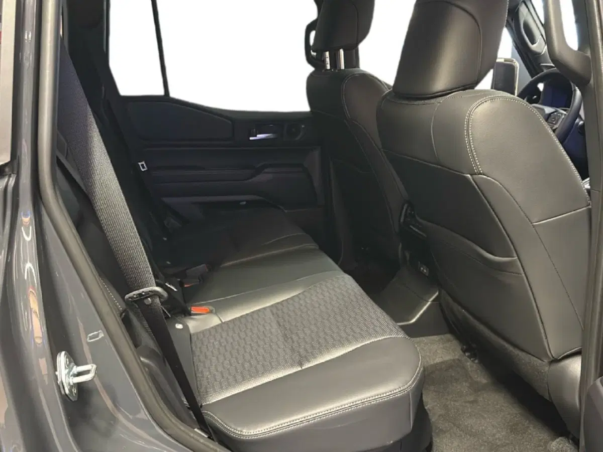 Toyota Land Cruiser nuova a Massa-Carrara (8)