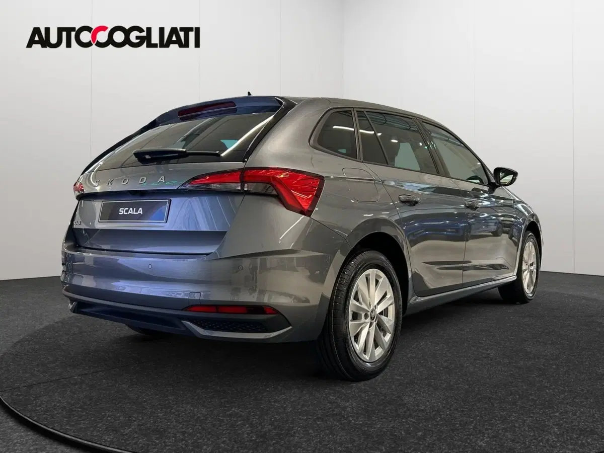 Skoda Scala nuova a Lecco (8)