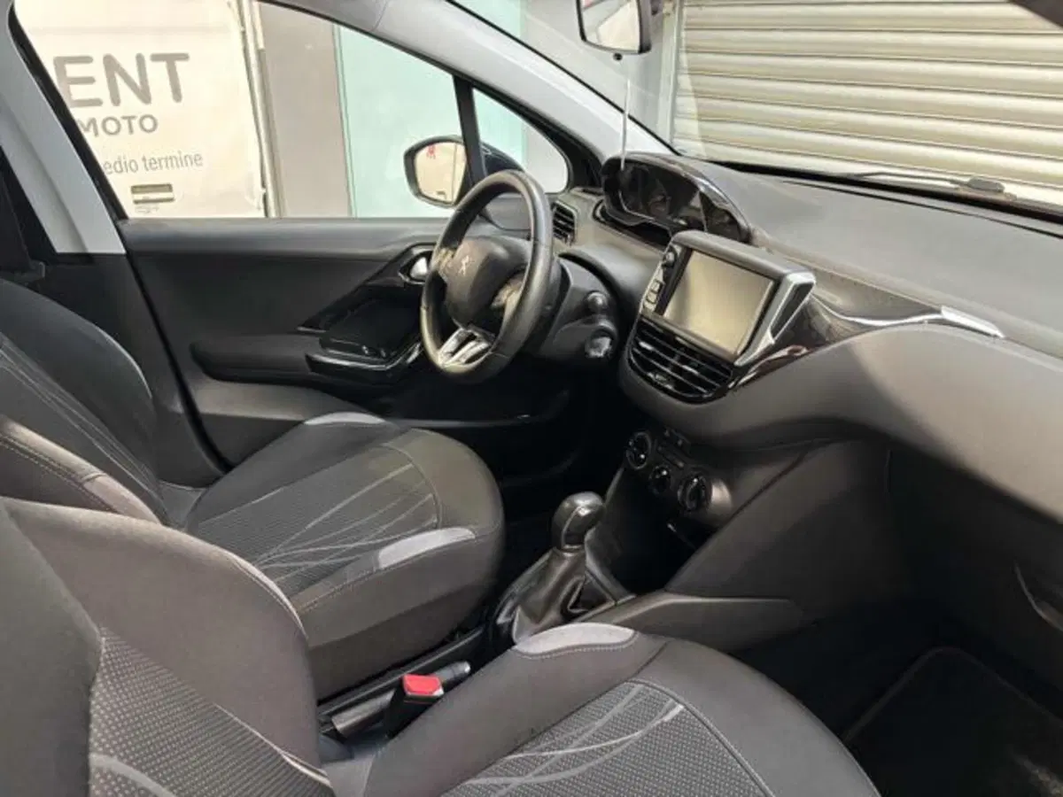 Peugeot 208 usata a Caserta (6)
