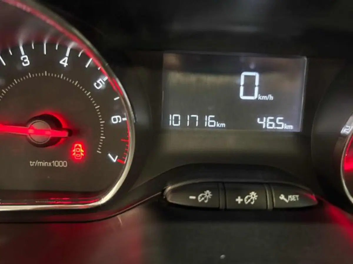 Peugeot 208 usata a Caserta (8)