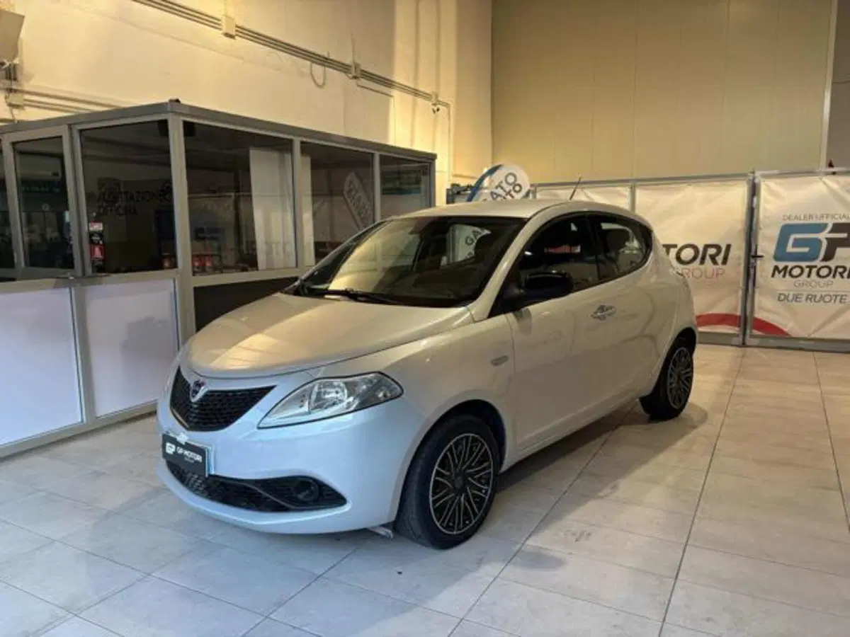 Lancia Ypsilon usata a Caserta