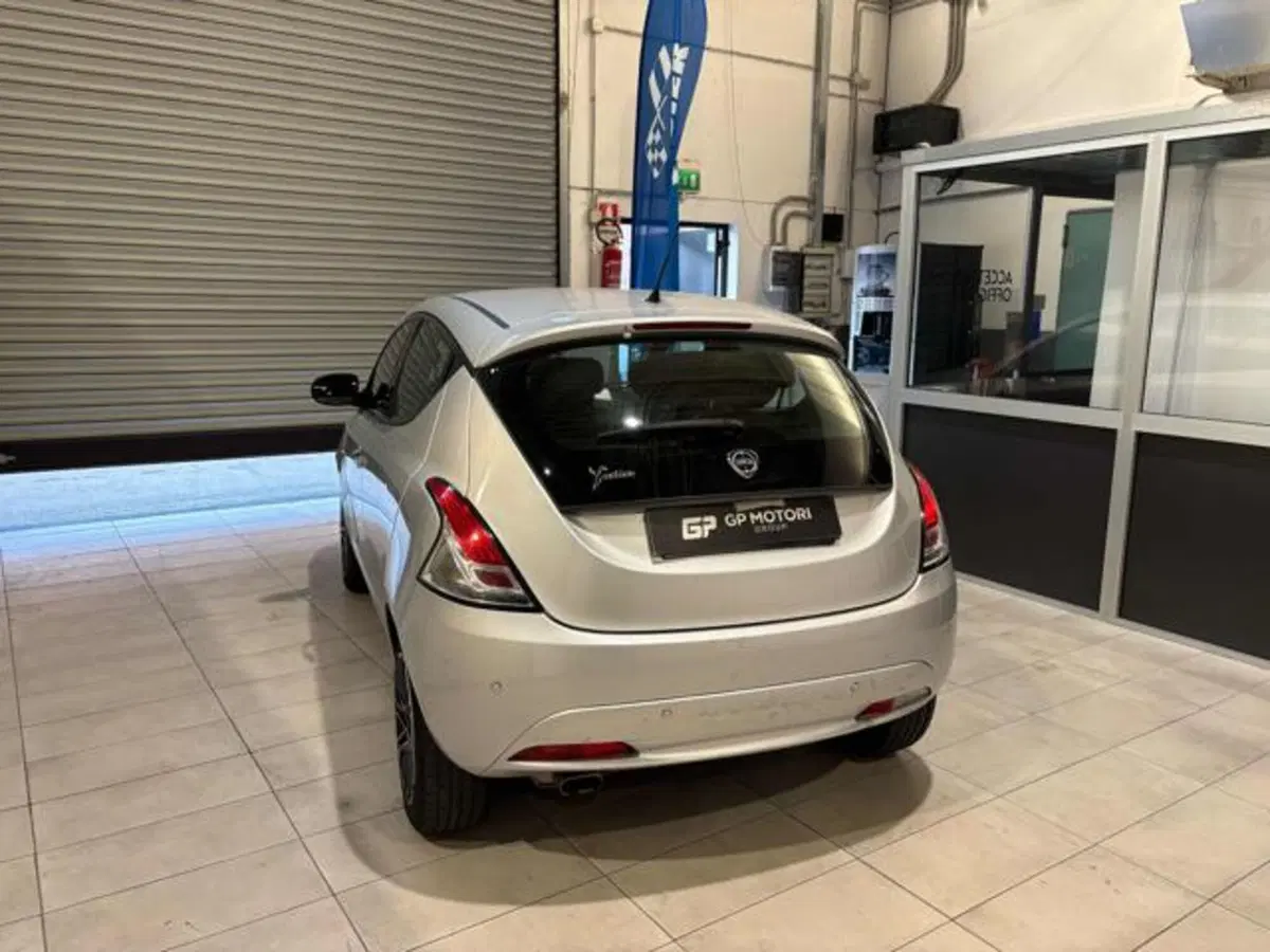 Lancia Ypsilon usata a Caserta (3)