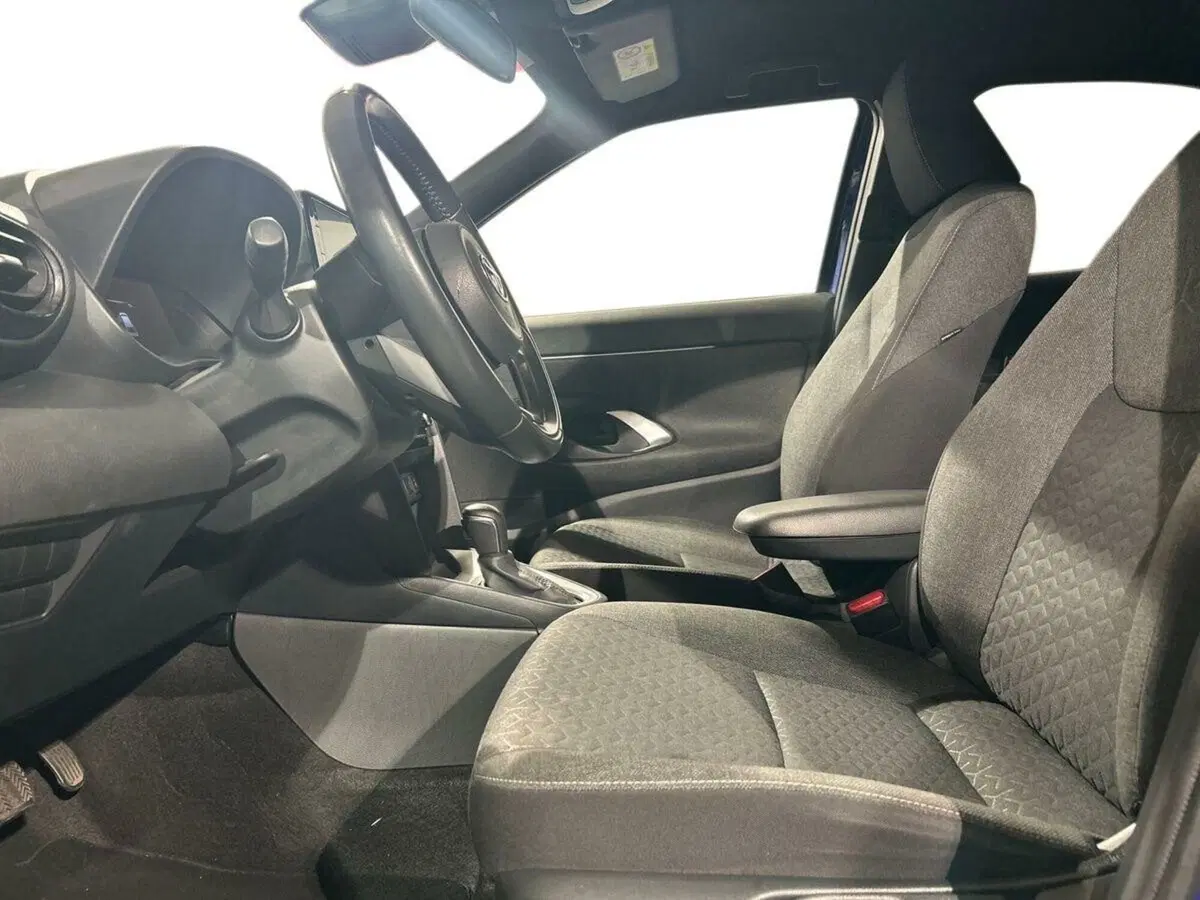 Toyota Yaris Cross usata a Lecco (11)