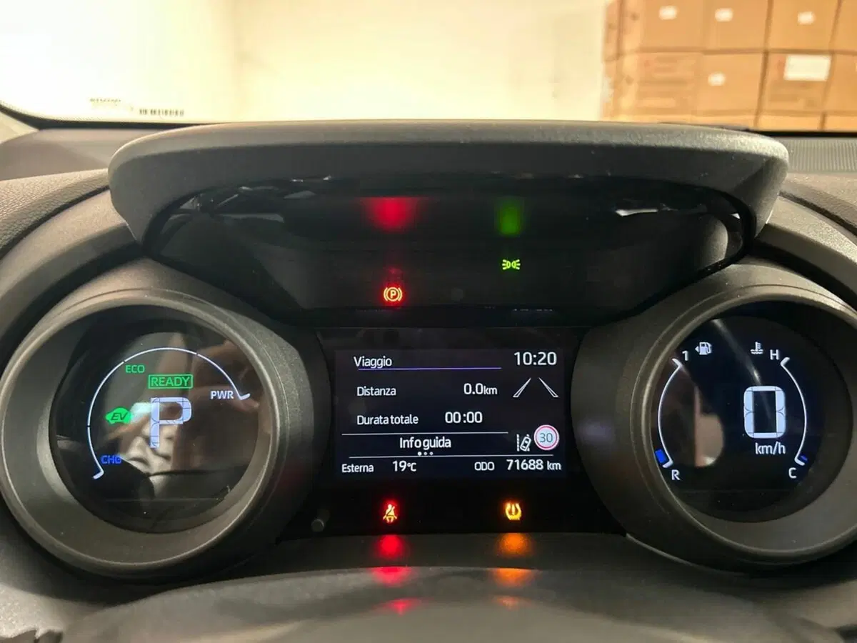 Toyota Yaris usata a Lecco (10)