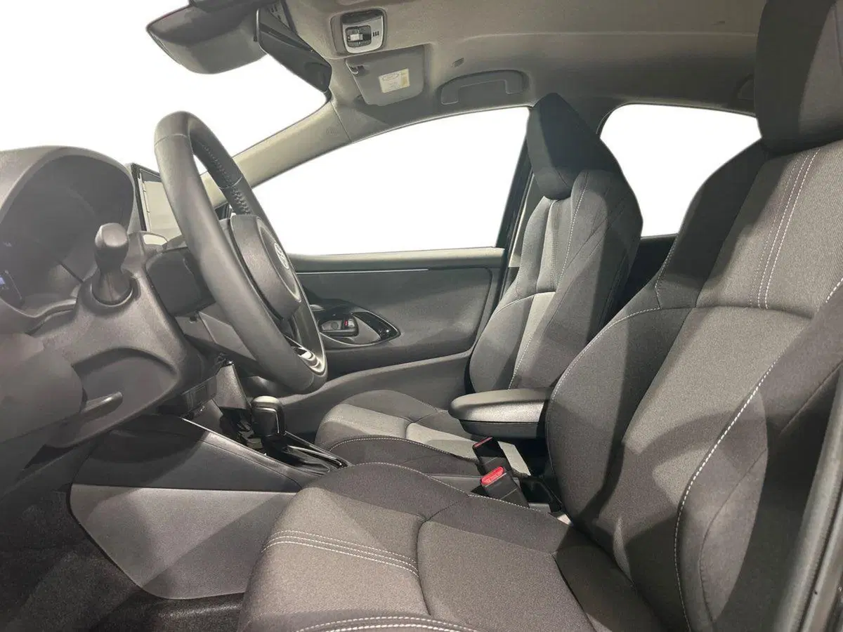 Toyota Yaris nuova a Lecco (10)