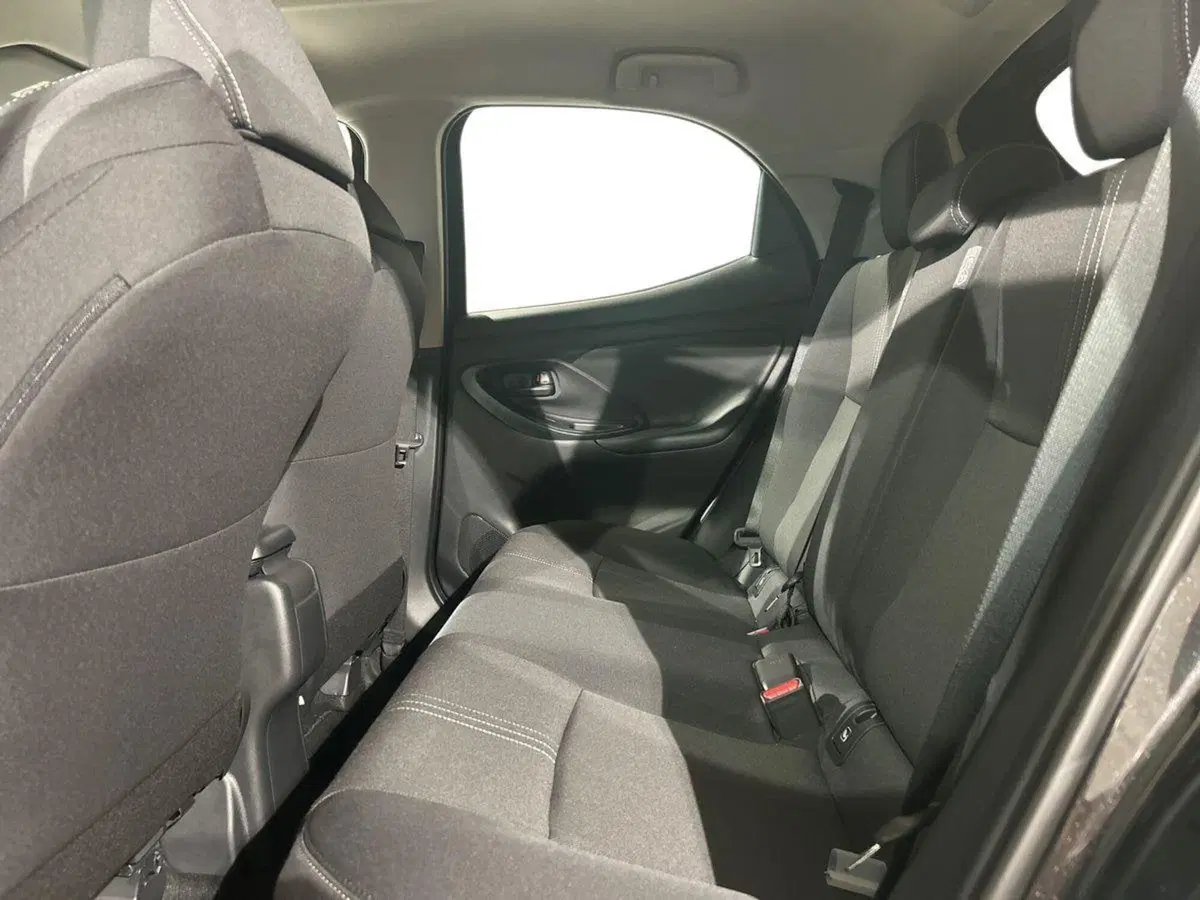 Toyota Yaris nuova a Lecco (11)