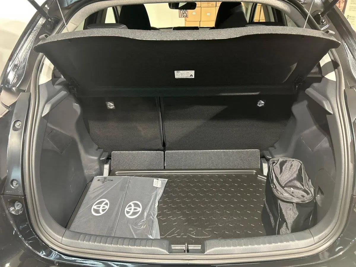 Toyota Yaris nuova a Lecco (12)