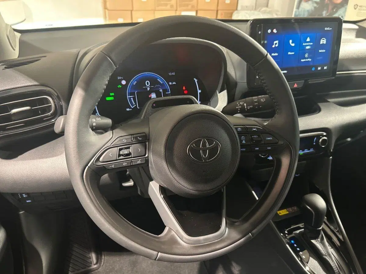 Toyota Yaris nuova a Lecco (14)