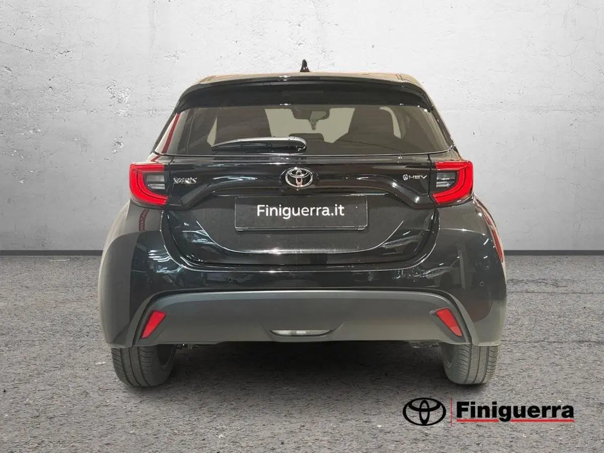 Toyota Yaris nuova a Lecco (3)