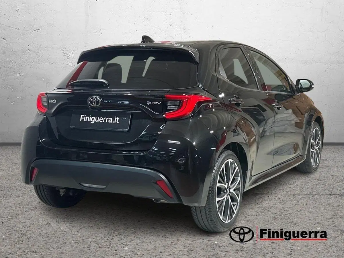 Toyota Yaris nuova a Lecco (4)