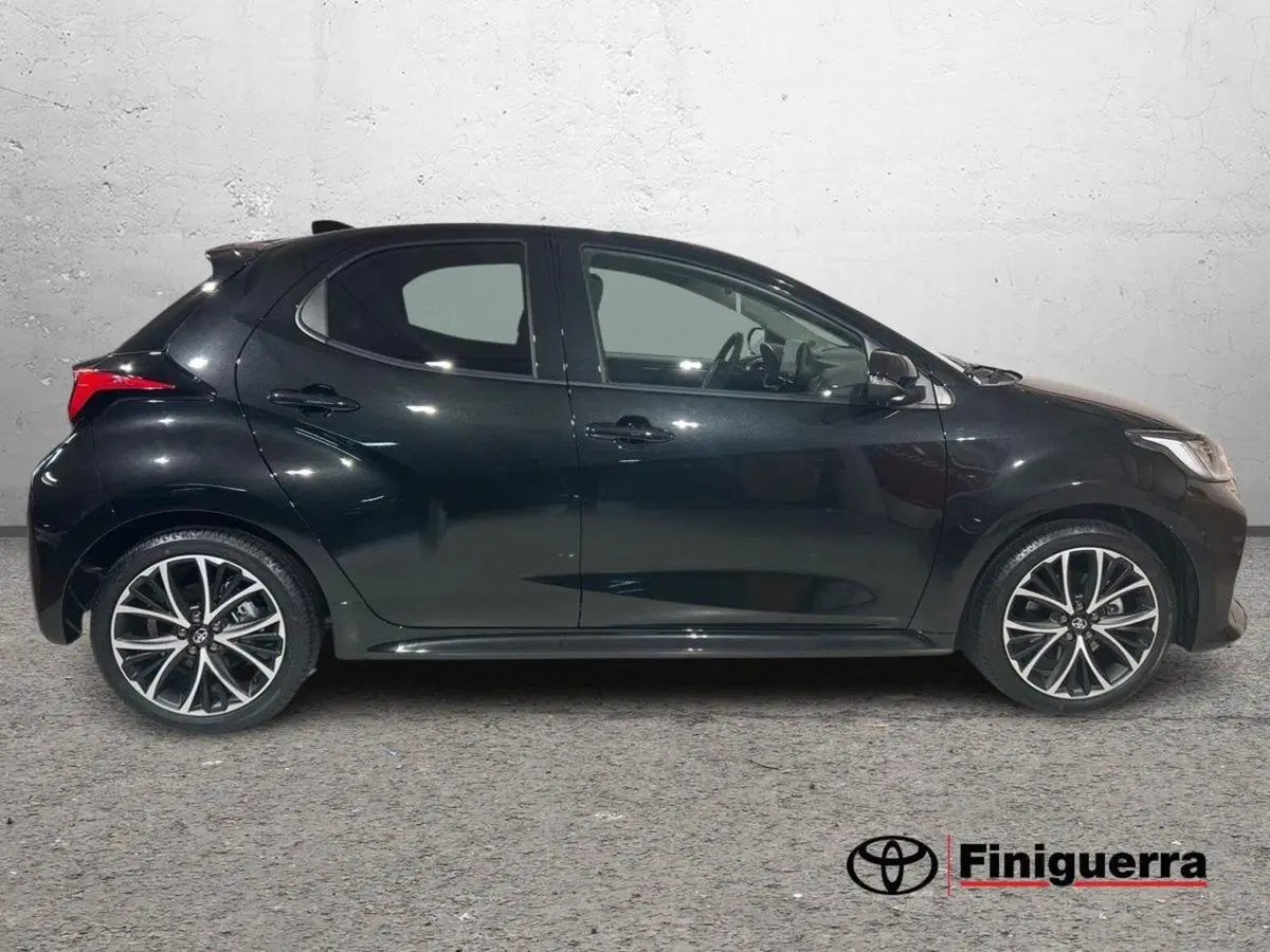 Toyota Yaris nuova a Lecco (5)