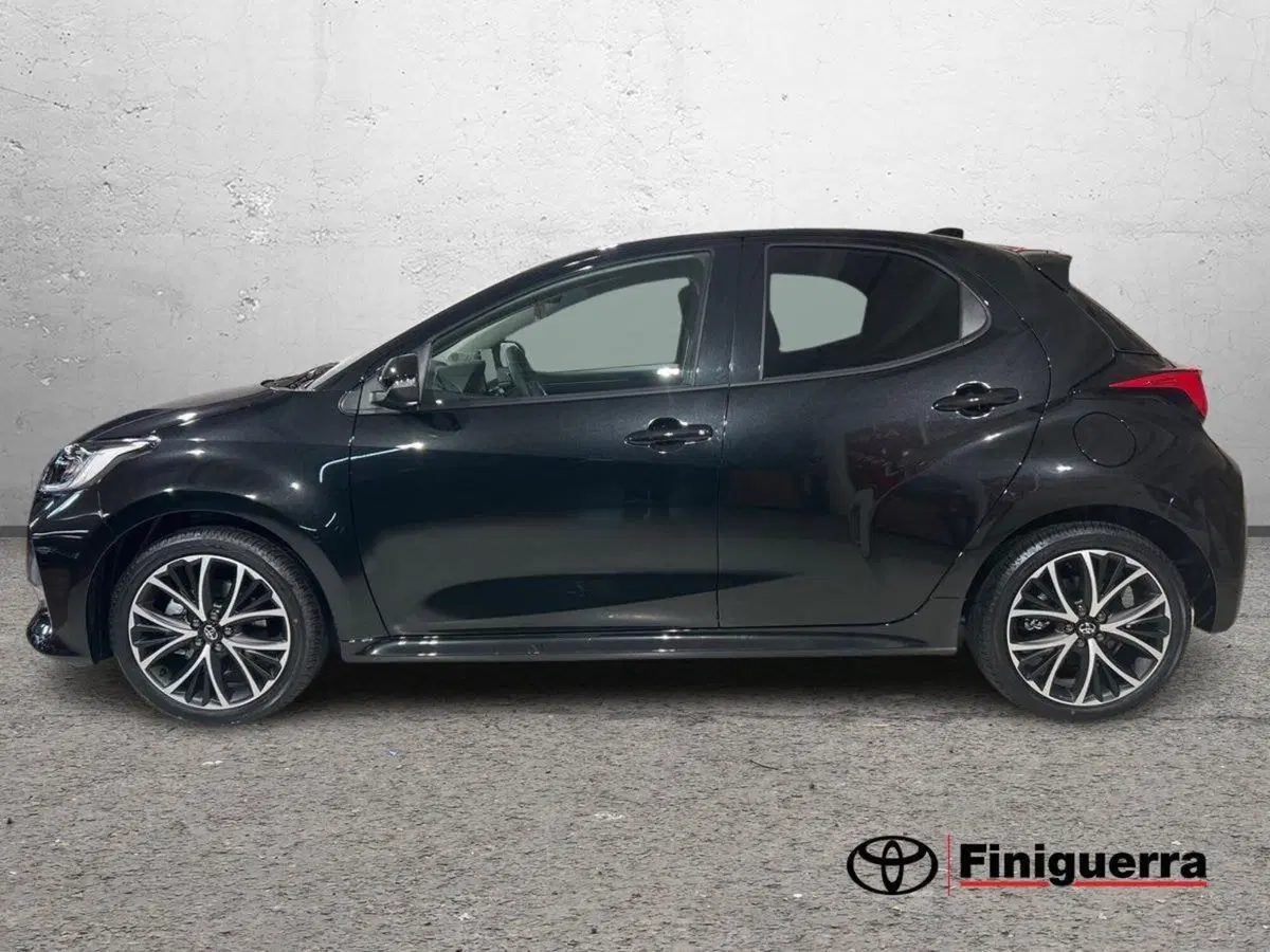 Toyota Yaris nuova a Lecco (6)