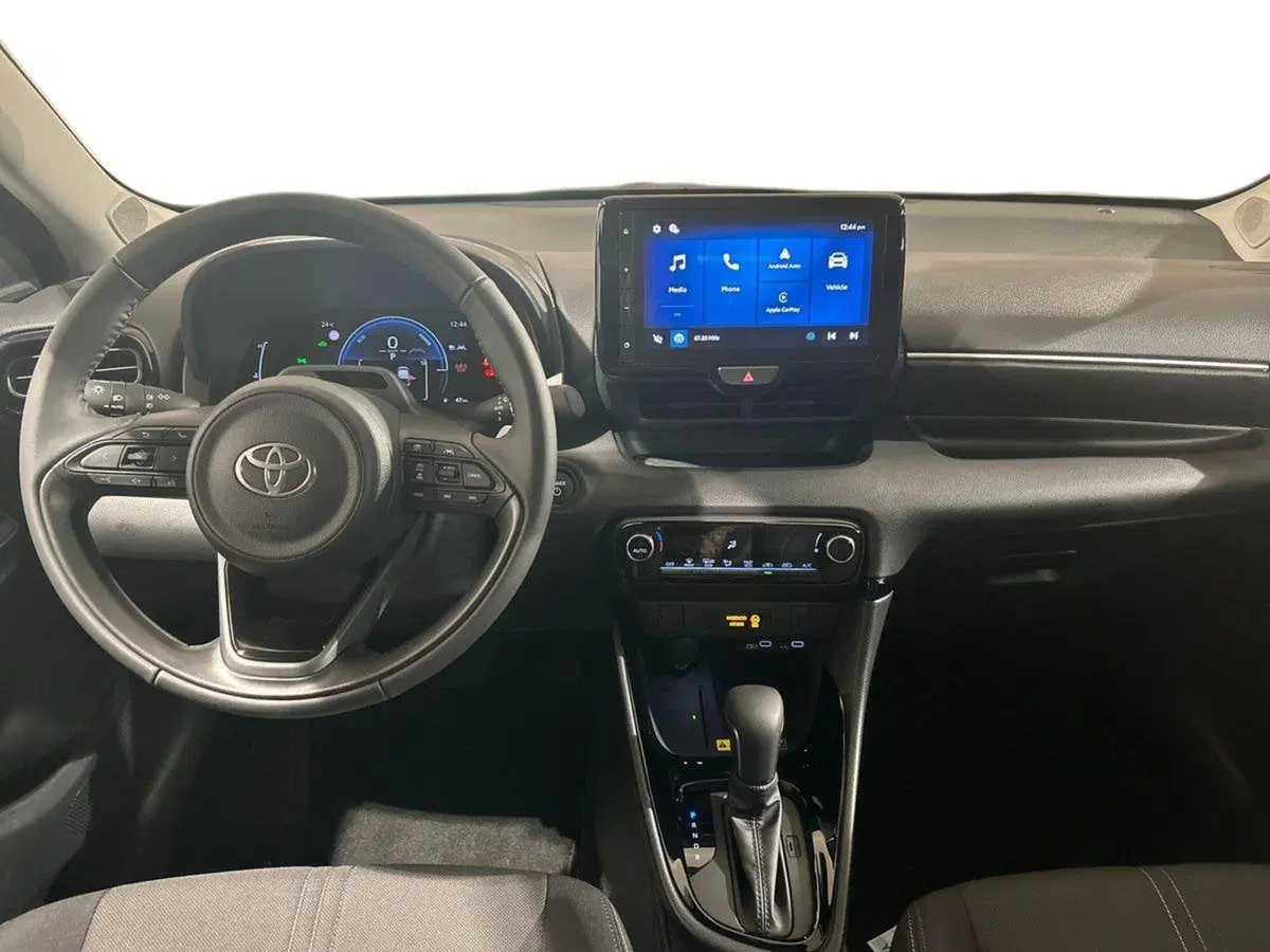 Toyota Yaris nuova a Lecco (8)