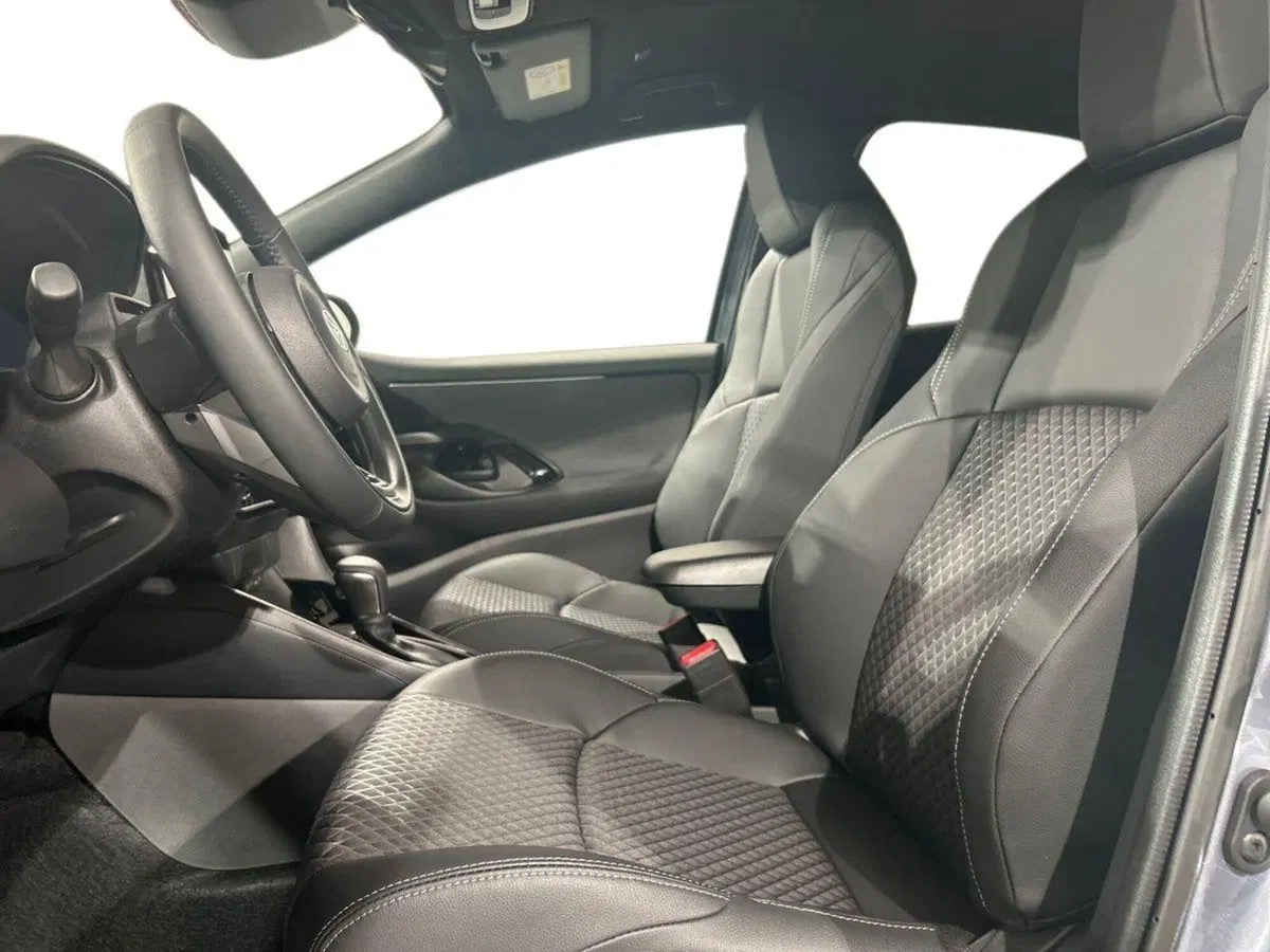 Toyota Yaris nuova a Lecco (10)