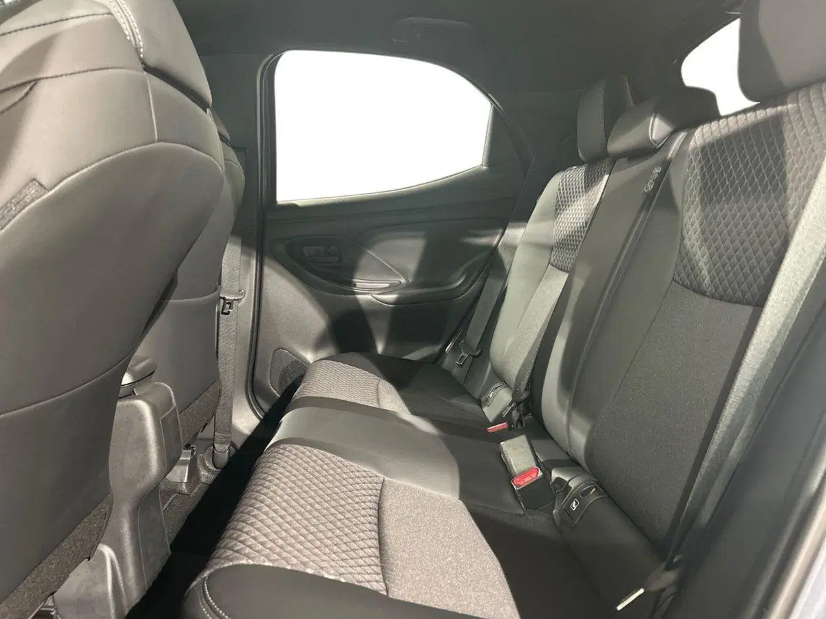 Toyota Yaris nuova a Lecco (11)