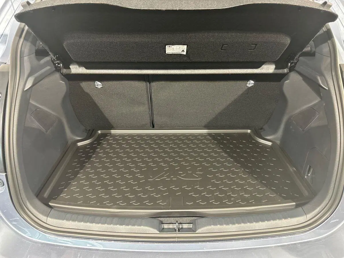 Toyota Yaris nuova a Lecco (12)