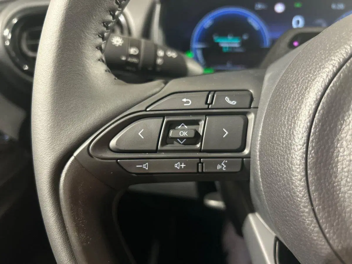 Toyota Yaris nuova a Lecco (16)