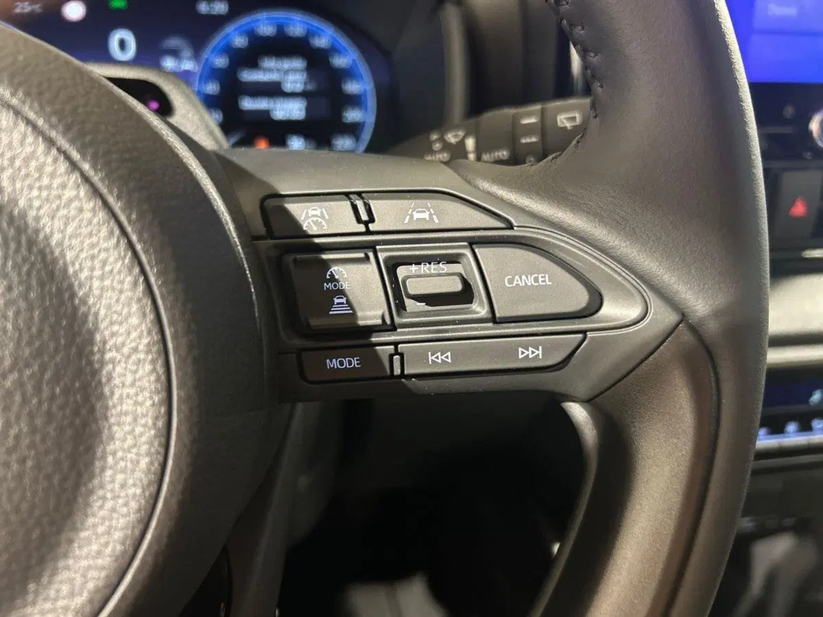 Toyota Yaris nuova a Lecco (17)