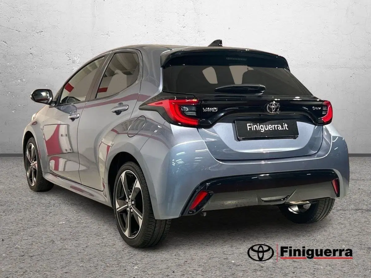 Toyota Yaris nuova a Lecco (4)