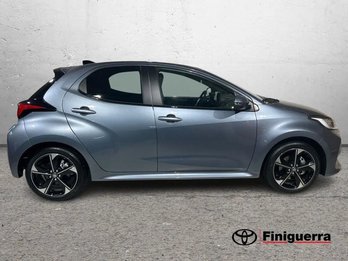 Toyota Yaris nuova a Lecco (5)