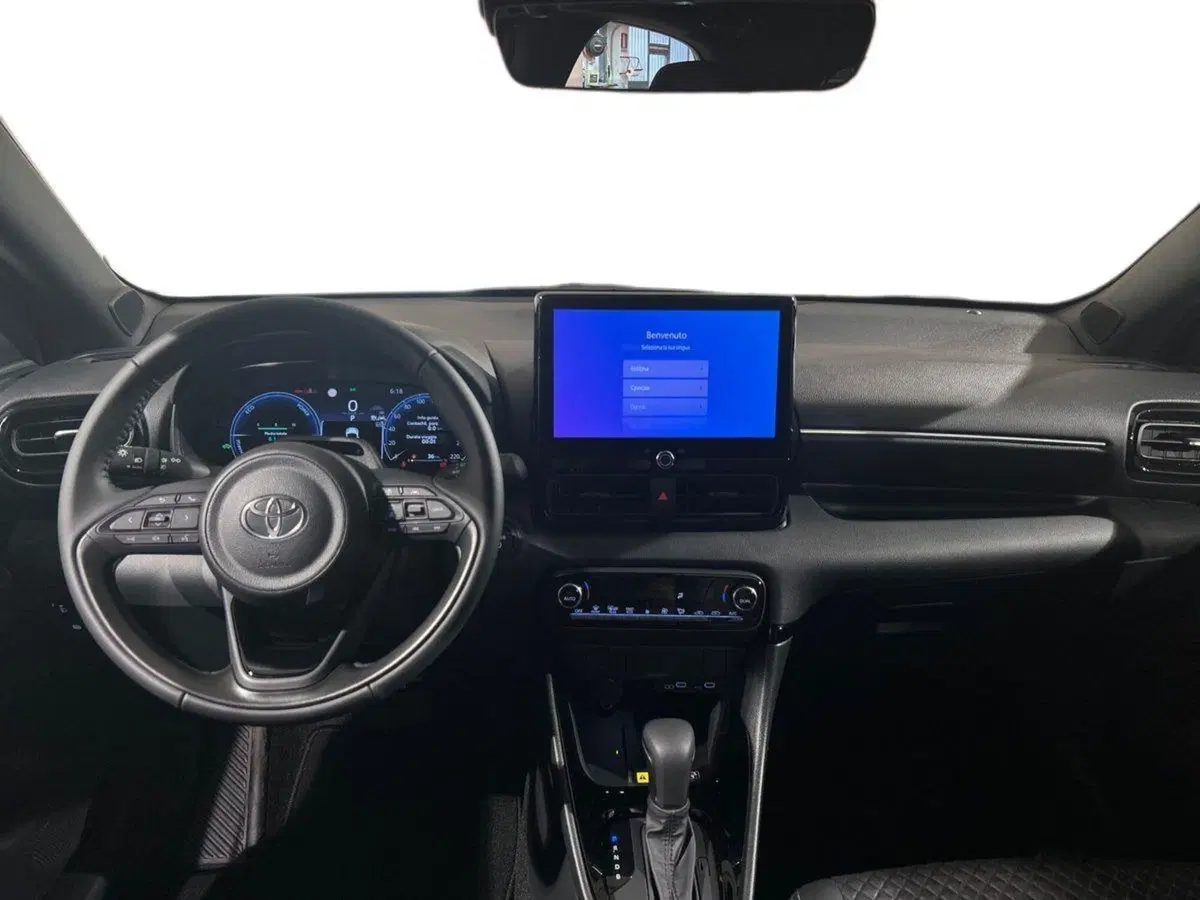 Toyota Yaris nuova a Lecco (8)