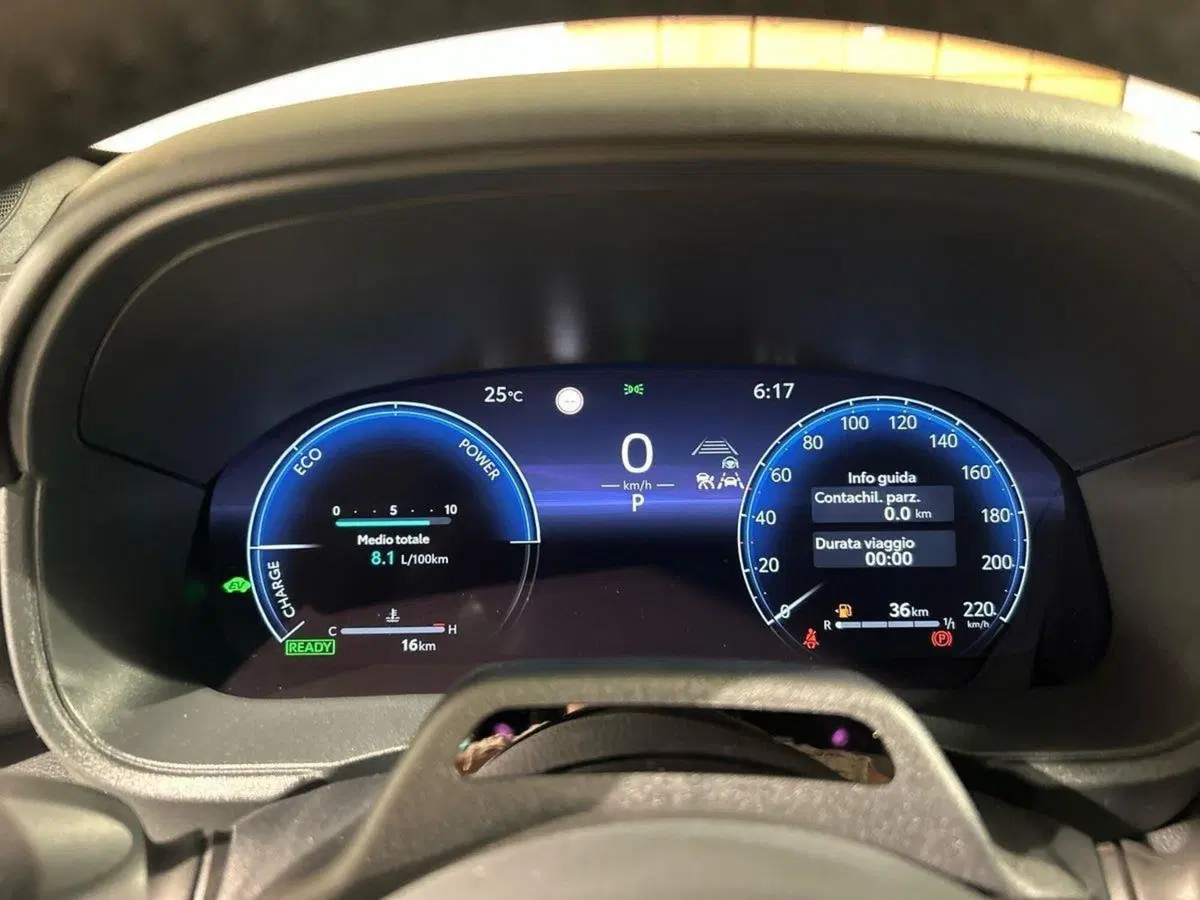 Toyota Yaris nuova a Lecco (9)