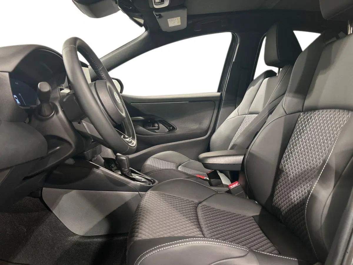 Toyota Yaris nuova a Lecco (10)