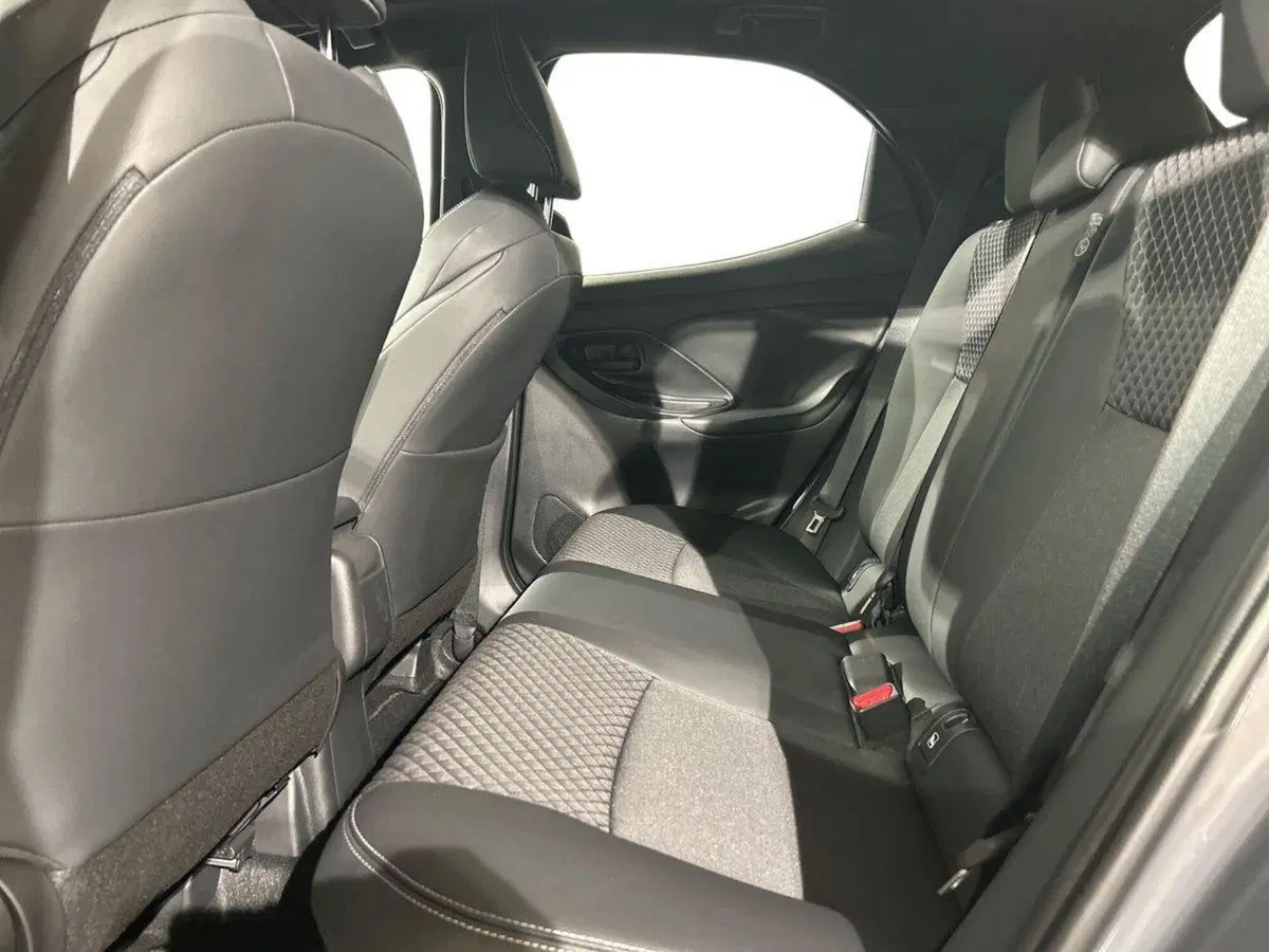 Toyota Yaris nuova a Lecco (11)