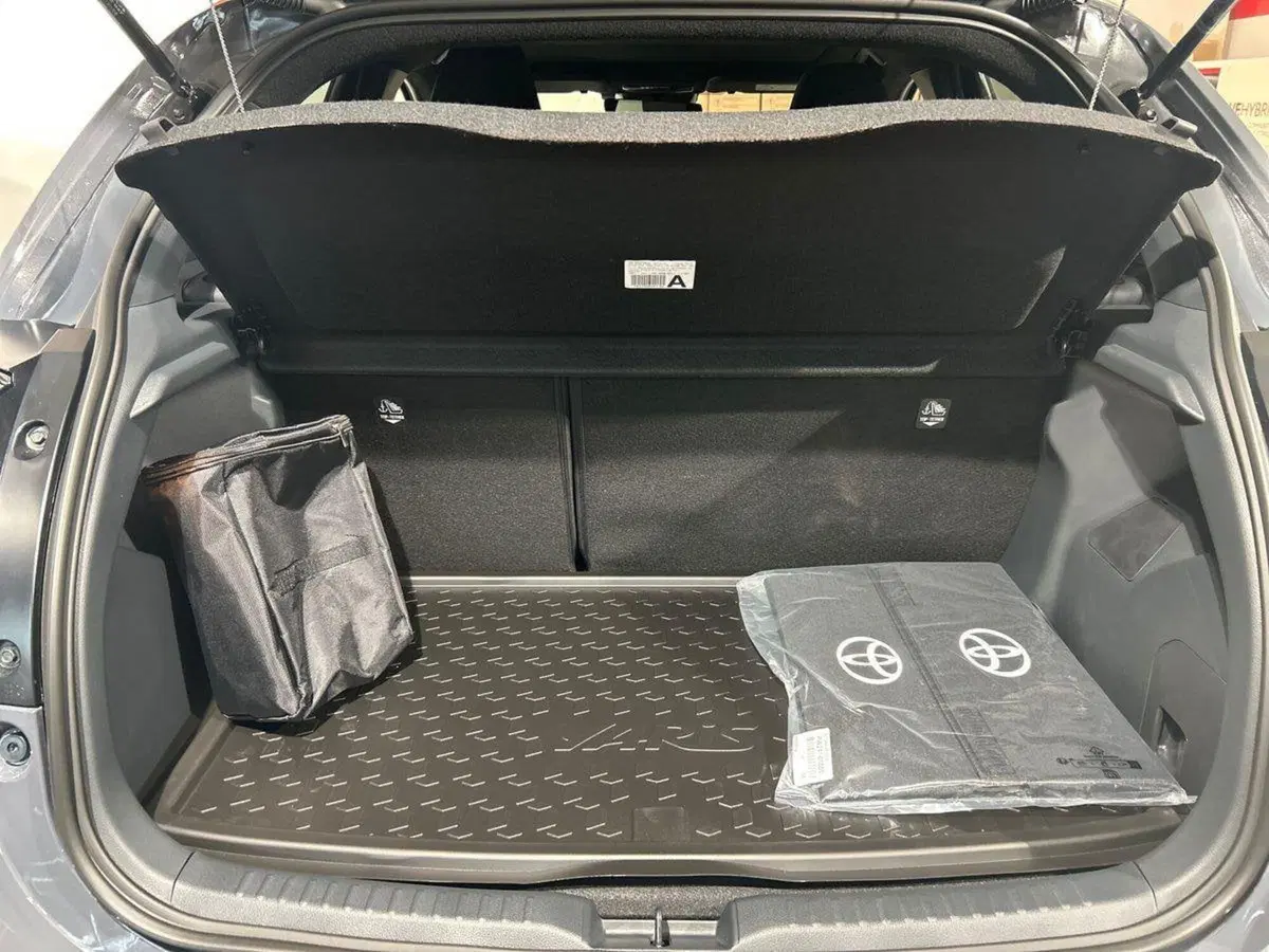 Toyota Yaris nuova a Lecco (12)