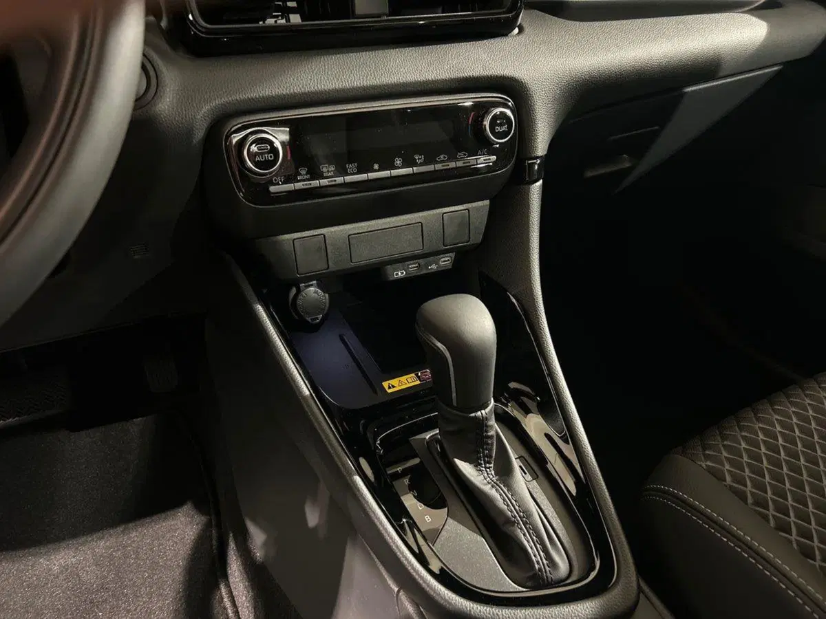 Toyota Yaris nuova a Lecco (14)