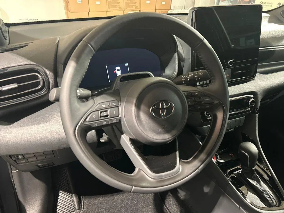 Toyota Yaris nuova a Lecco (15)