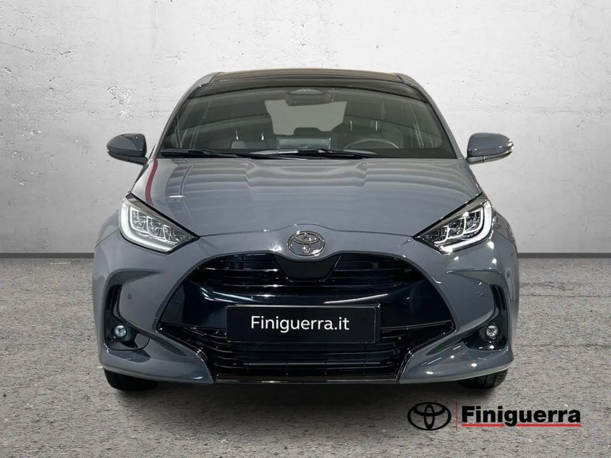 Toyota Yaris nuova a Lecco (2)