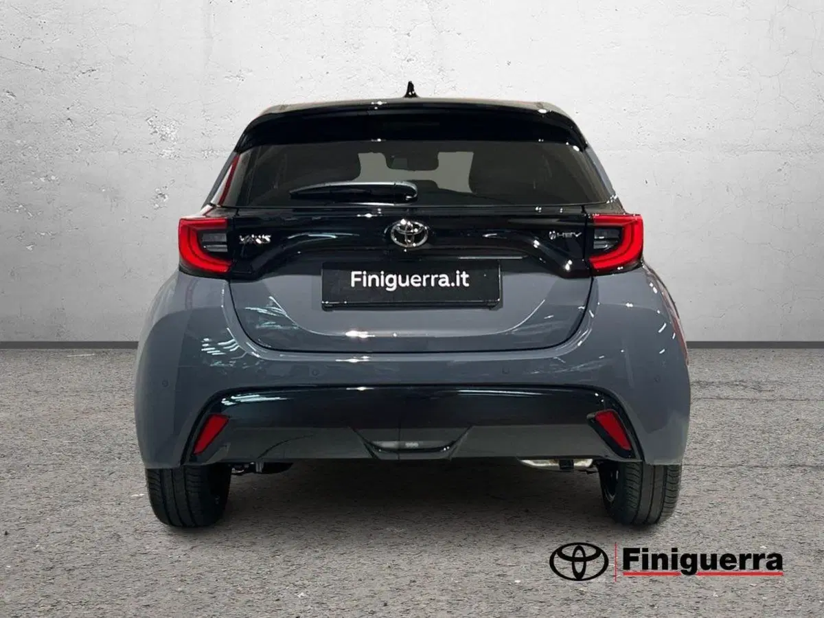 Toyota Yaris nuova a Lecco (3)