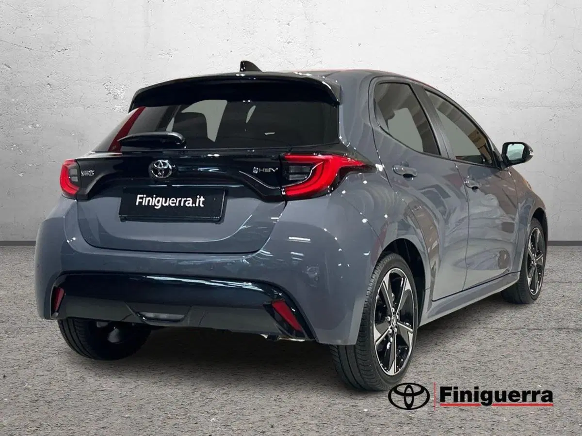 Toyota Yaris nuova a Lecco (4)