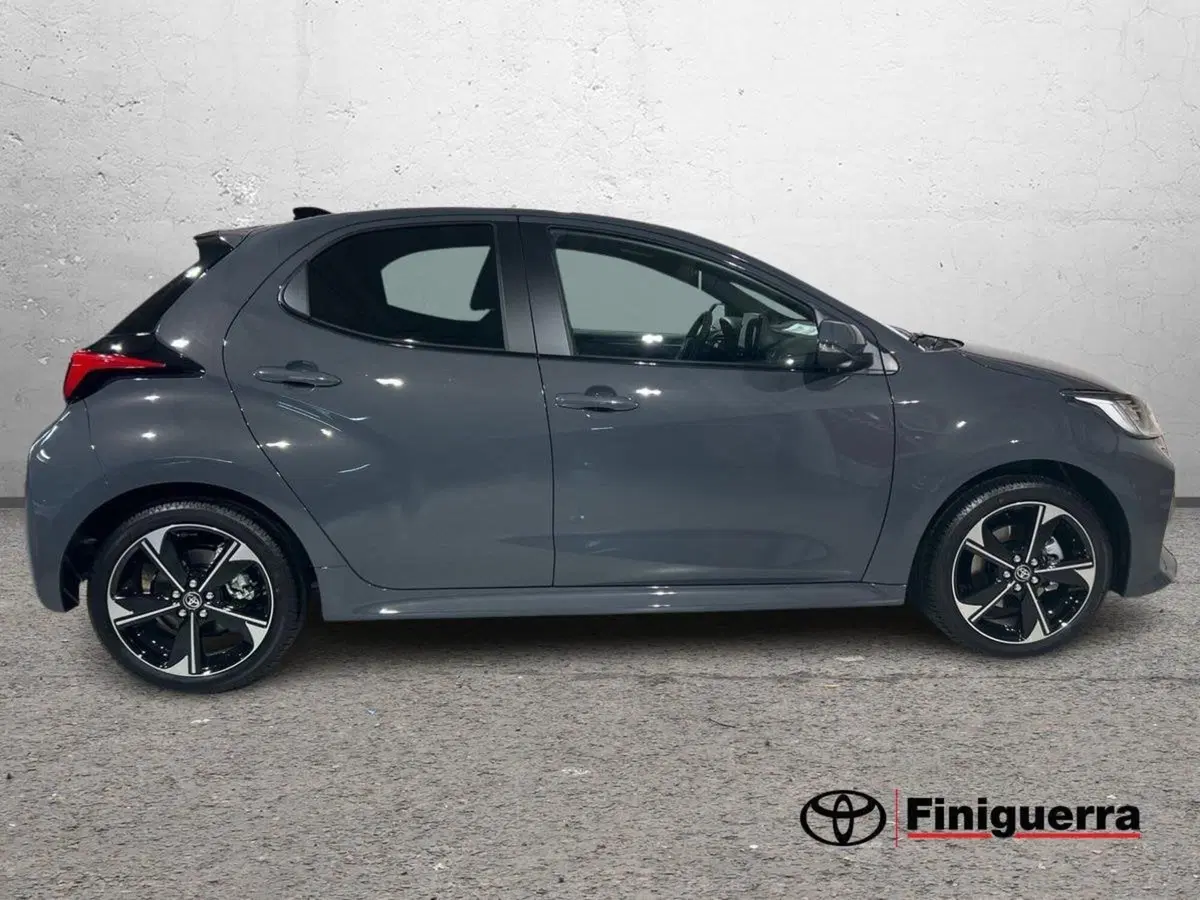 Toyota Yaris nuova a Lecco (5)