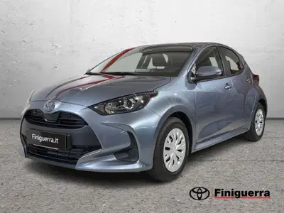Toyota Yaris 1.5 Hybrid 5 porte Lounge nuova a Civate