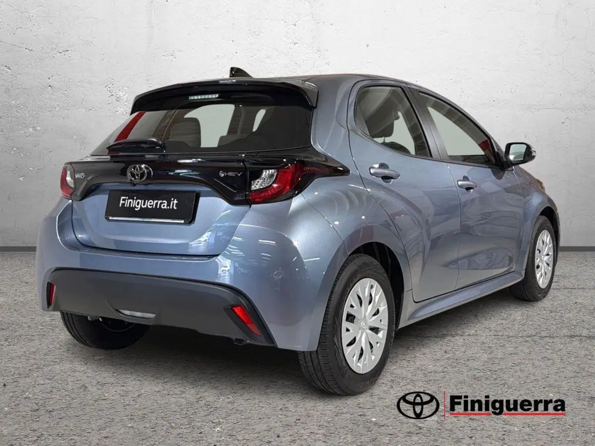 Toyota Yaris nuova a Lecco (4)