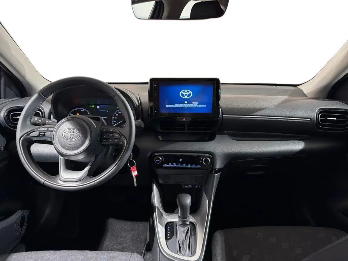 Toyota Yaris nuova a Lecco (8)