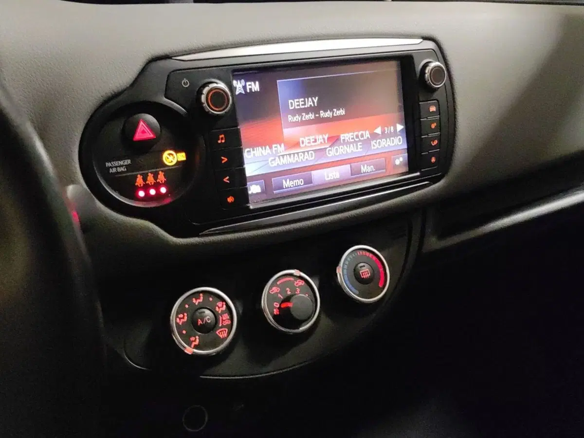 Toyota Yaris usata a Milano (11)