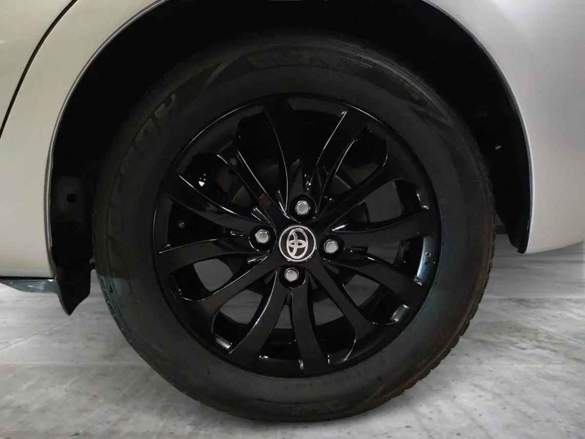 Toyota Yaris usata a Milano (13)