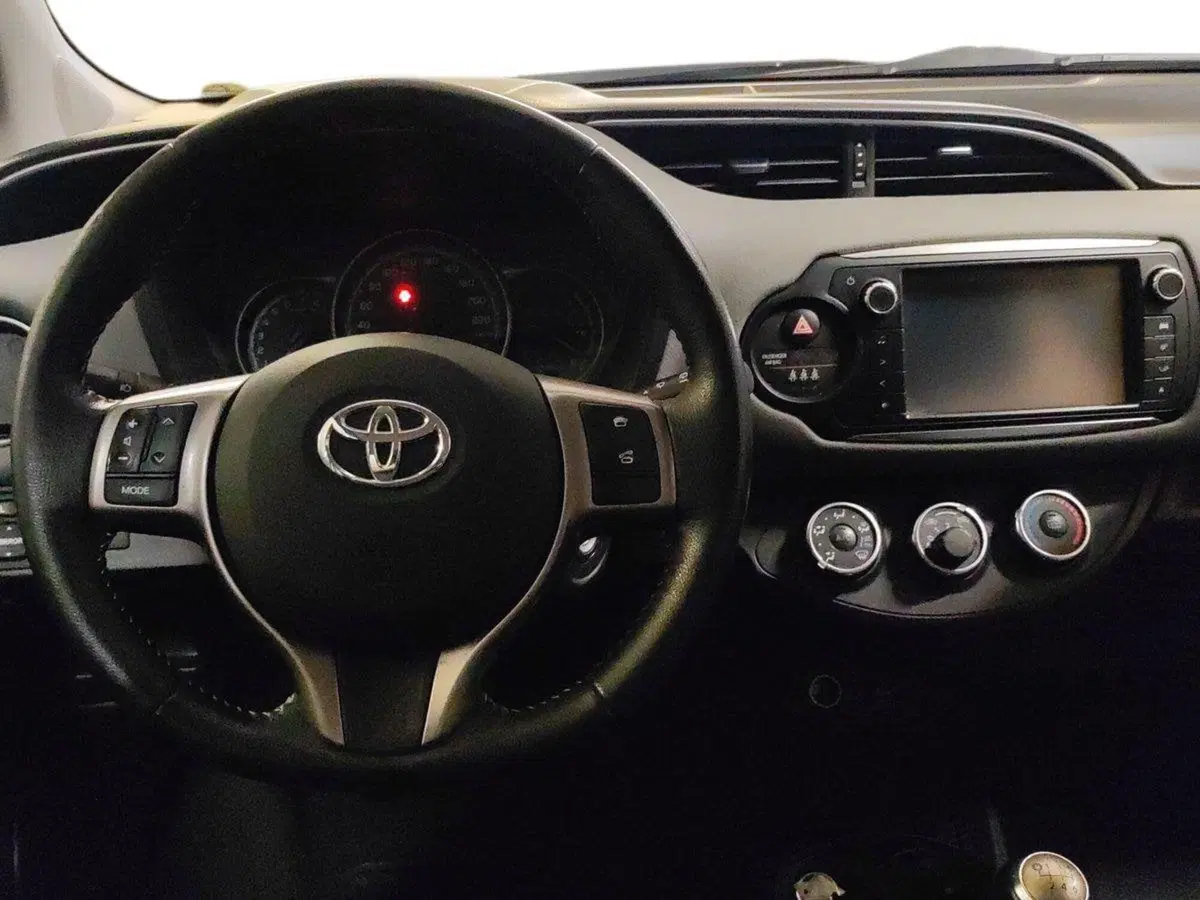 Toyota Yaris usata a Milano (9)