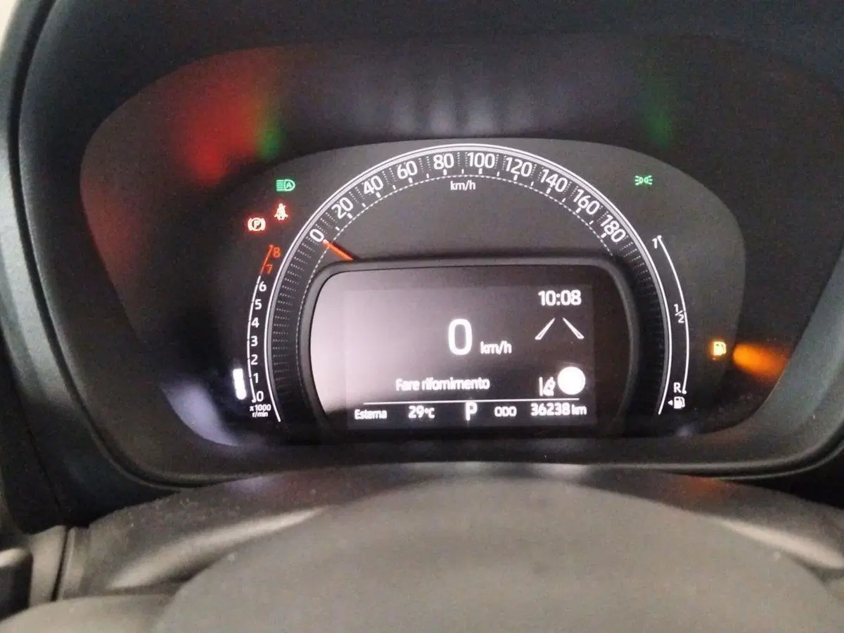 Toyota Aygo X usata a Roma (9)
