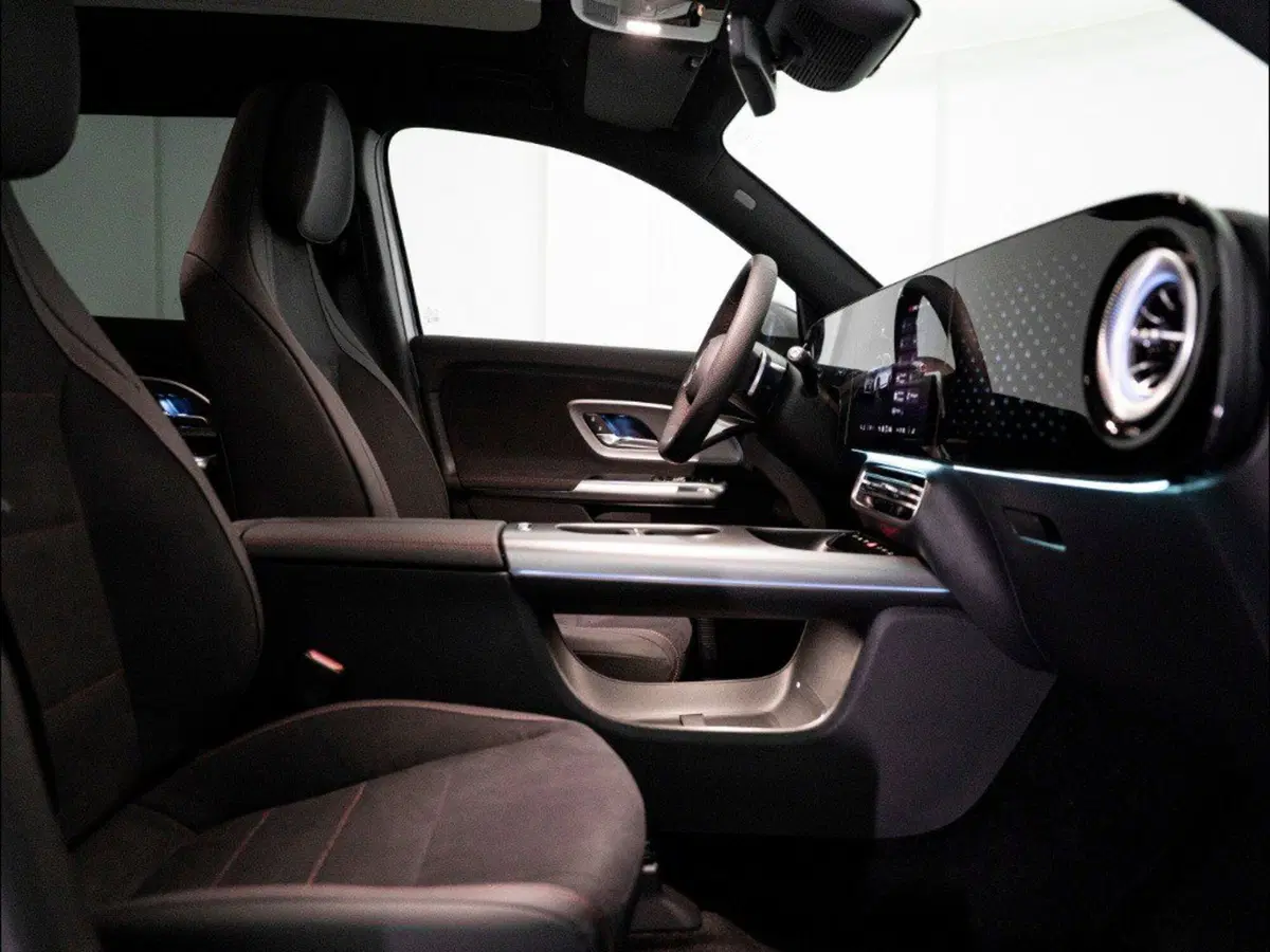 Mercedes-Benz GLB nuova a Macerata (10)