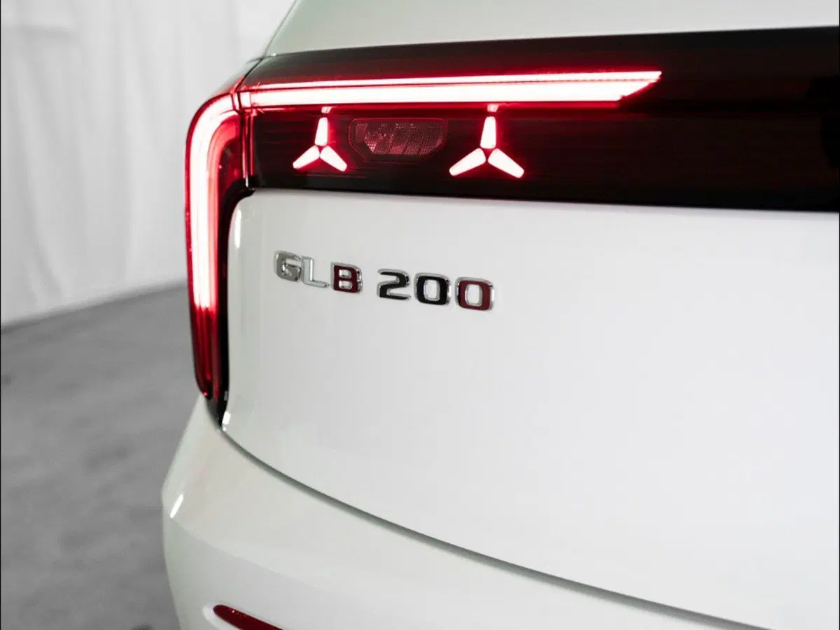 Mercedes-Benz GLB nuova a Macerata (7)