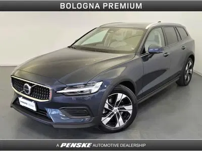 Volvo V60 Cross Country 2.0 b4 Core awd auto del 2022 usata a Casalecchio di Reno
