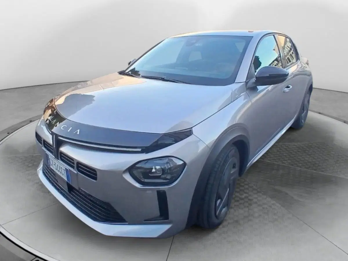 Lancia Ypsilon usata a Salerno